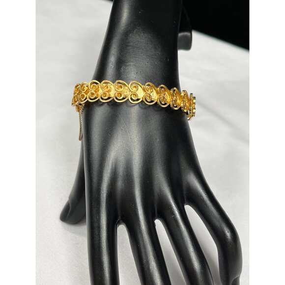 Vintage Gold hearted hinged bangle SKU 009 - Picture 2 of 6